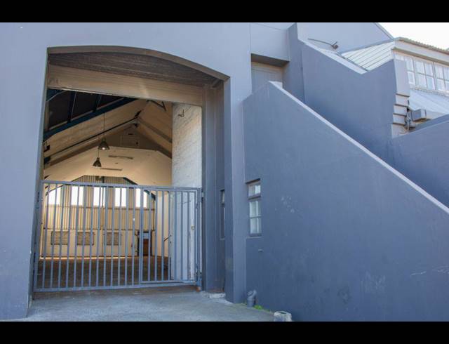 279M² BUILDING FOR SALE IN PAARDEN EILAND